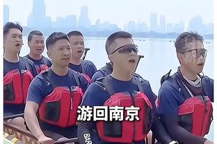 ?一些南通球迷今日来到浦东足球场，支持海港队